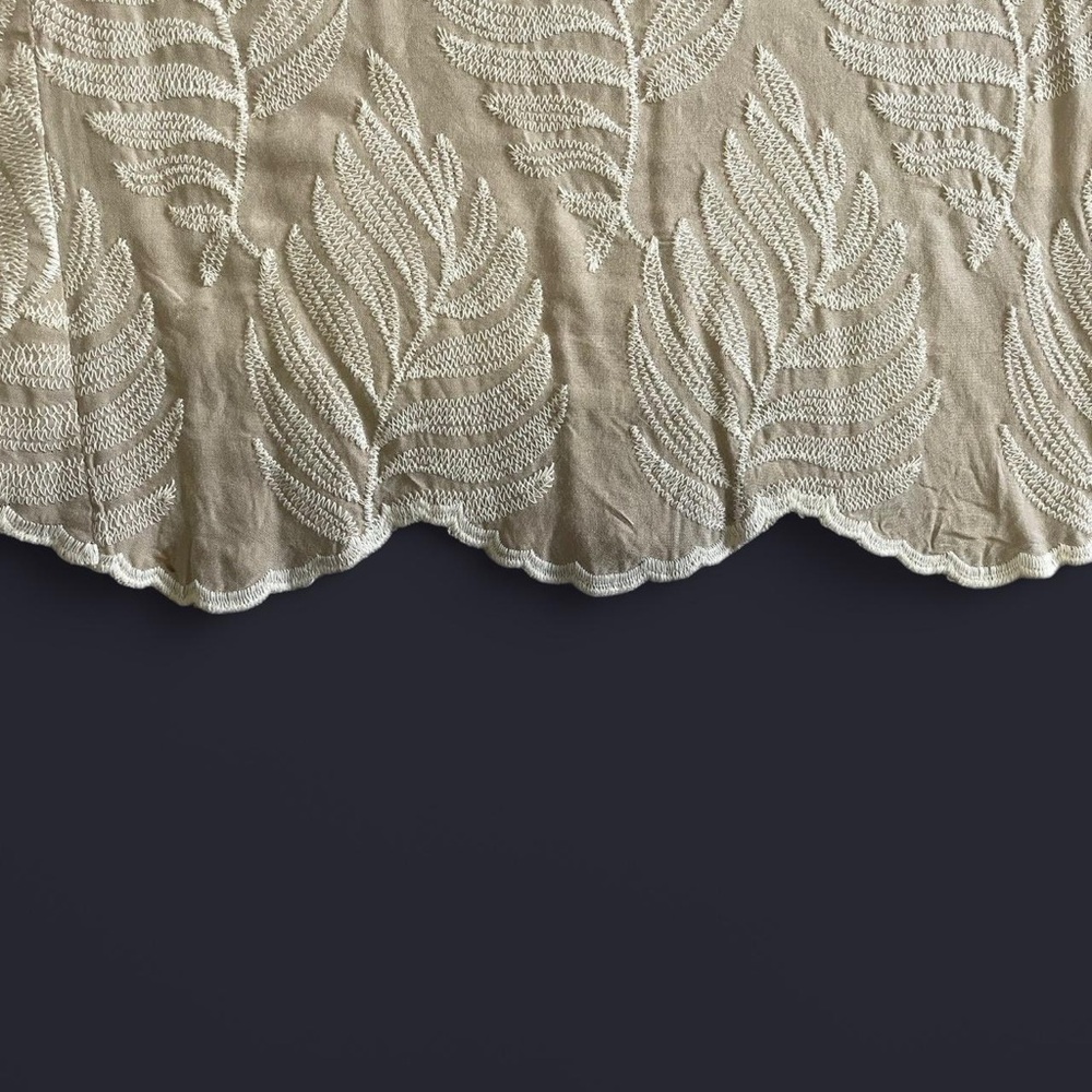 Leaf Pattern Cream Top - Picture 4 of 6
